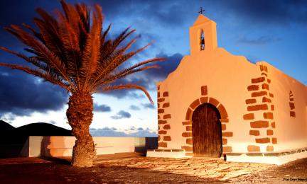 ermita de la virgen de regla la vegueta tinajo