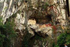 Santuario de Covadonga (Santa Cueva) (Covadonga)